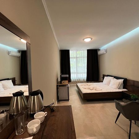 Ramay Rooms 圣君士坦丁和海伦那 外观 照片