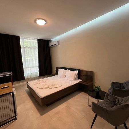 Ramay Rooms 圣君士坦丁和海伦那 外观 照片