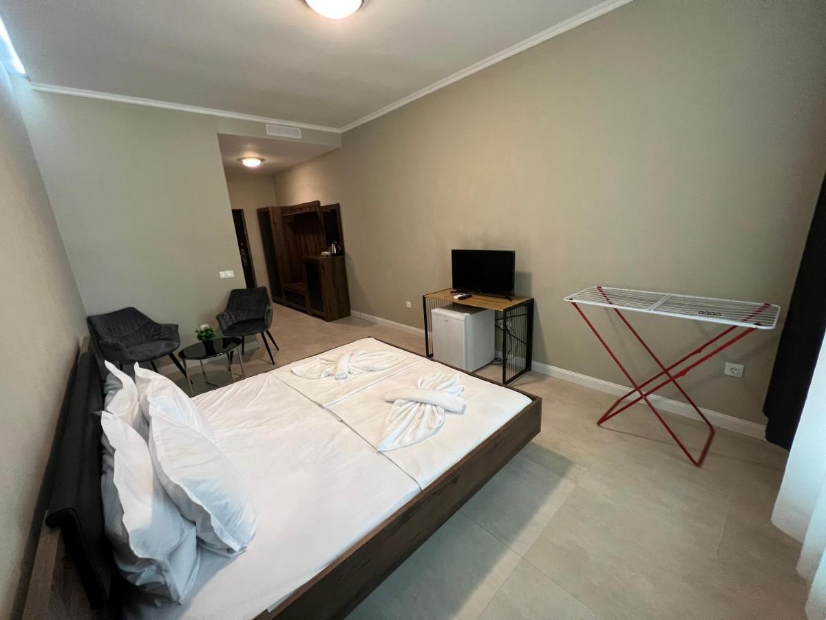 Ramay Rooms 圣君士坦丁和海伦那 外观 照片