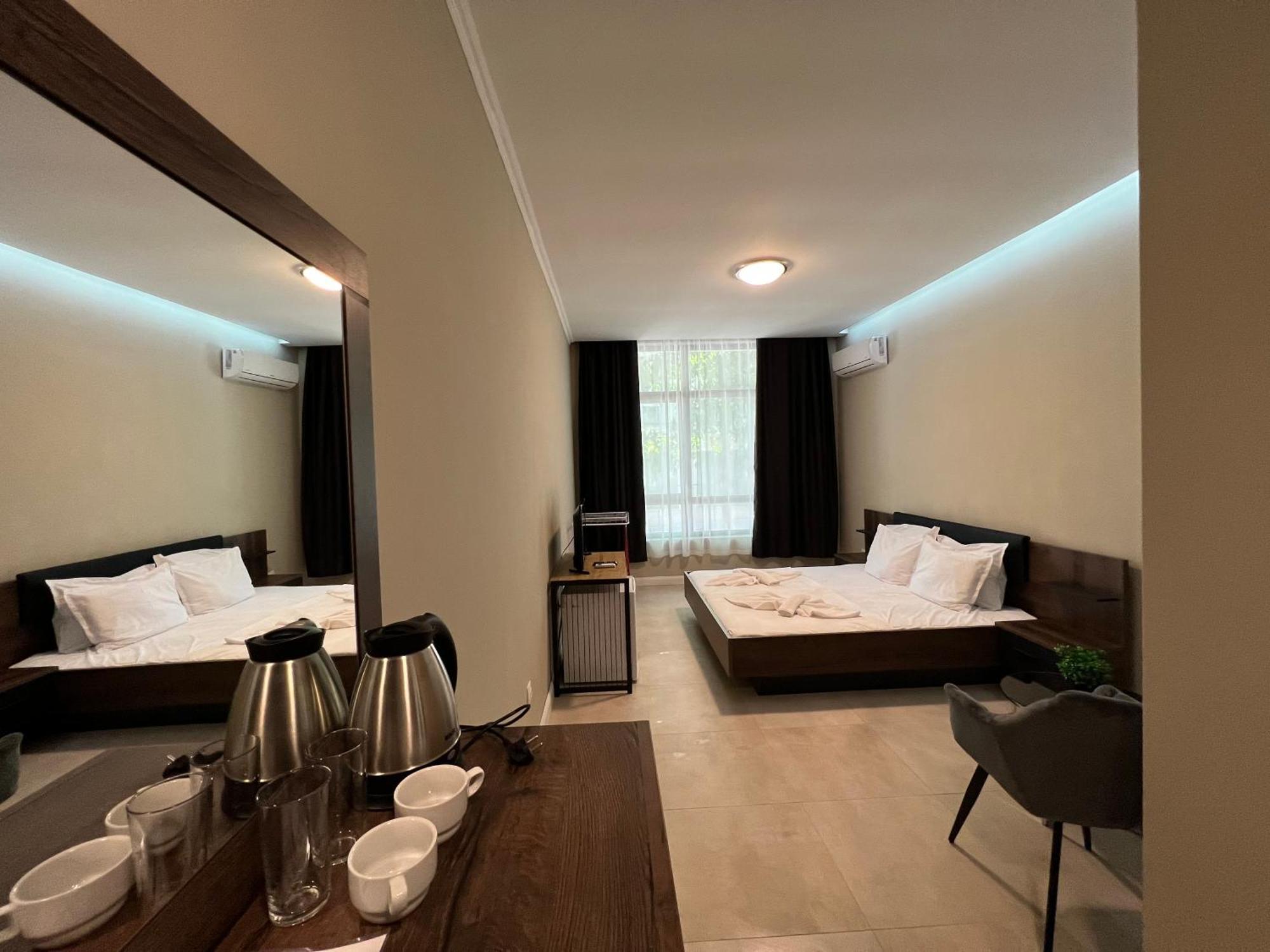 Ramay Rooms 圣君士坦丁和海伦那 外观 照片