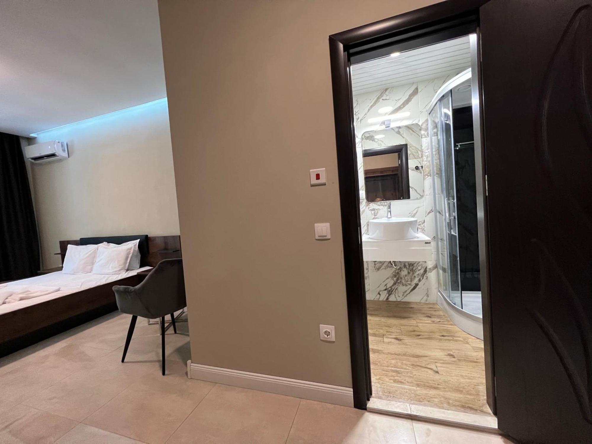 Ramay Rooms 圣君士坦丁和海伦那 外观 照片