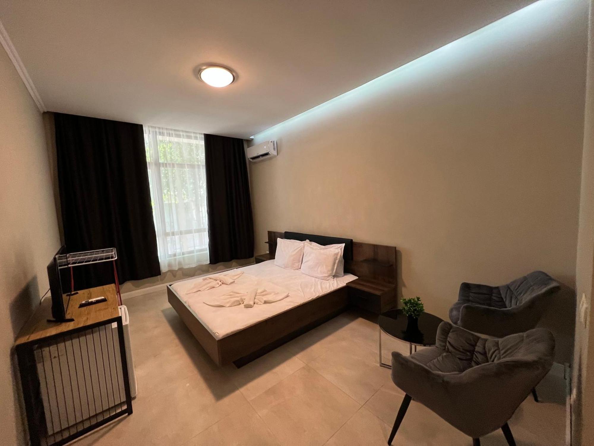 Ramay Rooms 圣君士坦丁和海伦那 外观 照片